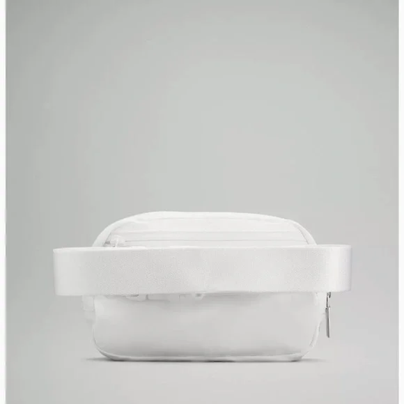 NWT LULULEMON WHITE BELT BAG - Picture 3 of 7